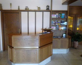 Hotel - Restaurant Veldscholten - Lingen - Front desk