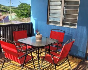 Charming 1 bedroom studio with WiFi, AC in peaceful St. Johns. We have 2 x 1 bed - Saint John's - Balkon