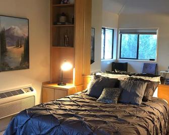 Executive suite in Mount Bachelor Village - great for a couple - Bend - Bedroom