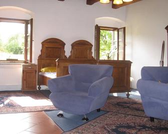 Unique renovated bakery in landhouse - Loucky - Sala de estar