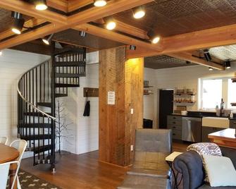 The Iris House, Historic Downtown Roslyn, Wa - Roslyn - Restaurant