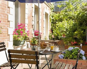 Hotel Espace Champerret - Levallois-Perret - Patio