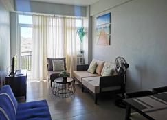New Paradise Ocean View Apartment (Dot Accredited) - Boracay - Living room