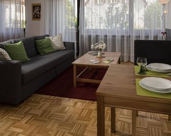 Gästehaus Tannenhof - Bad Bergzabern - Wohnzimmer