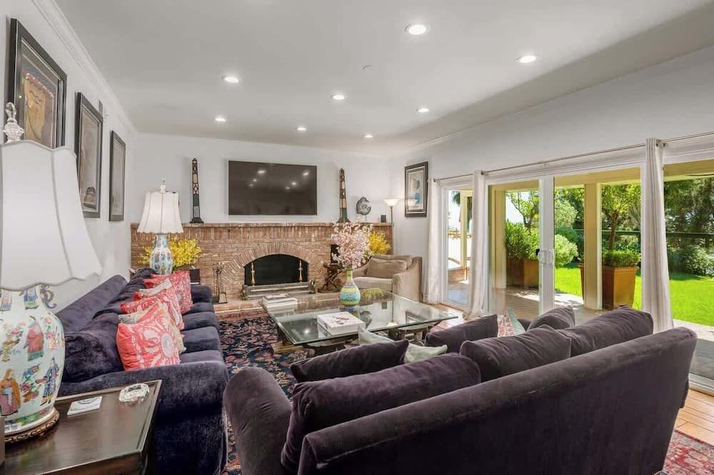 5BD Bel Air Farmhouse w/Tennis Court Pool &Spa - לוס אנג'לס - סלון