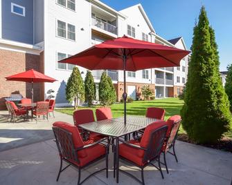 White River Inn and Suites - White River Junction - Patio