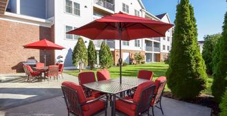 White River Inn and Suites - White River Junction - Patio