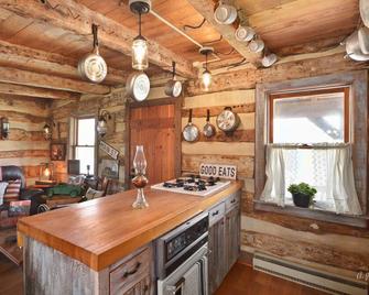 Vintage Cabin In The Of Middletown , MD. Pet Friendly And Prime Location - Middletown