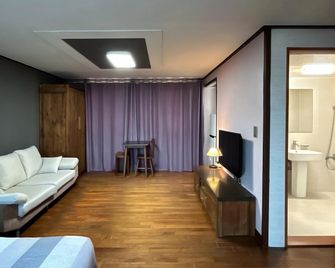 Jeju Liverpool Pension - Jeju City - Sufragerie