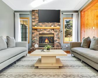 Spaciousminneapolis Suburbspaisley Parktwin Citieslakes - Chanhassen - Living room