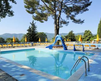 Nice apartment in villa for 4 guests with pool, WIFI, TV, patio, pets allowed and parking - Villanova d'Albenga - Piscina
