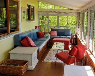 Charming Cottage On Lake Michigan, Nestled In The Woods - Silver Lake - Sala de estar