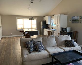 Elkhorn Mountain Views - One Bedroom House / 2 Car Garage - Helena - Jeff City - Helena - Obývací pokoj