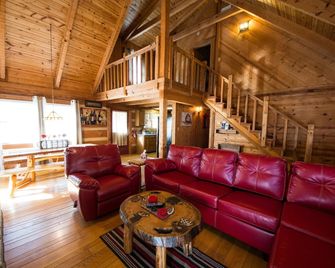 Log cabin, pets, close to Nashville. - Nashville - Living room