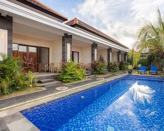 Cove Cubang Homestay - Denpasar - Piscina