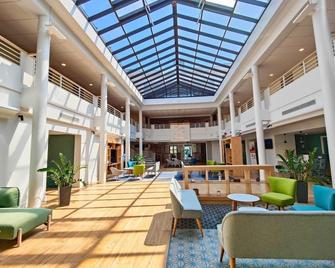 هوليداي إن كاليز كوكويلز باي آيتش جي - كاليه - ردهة