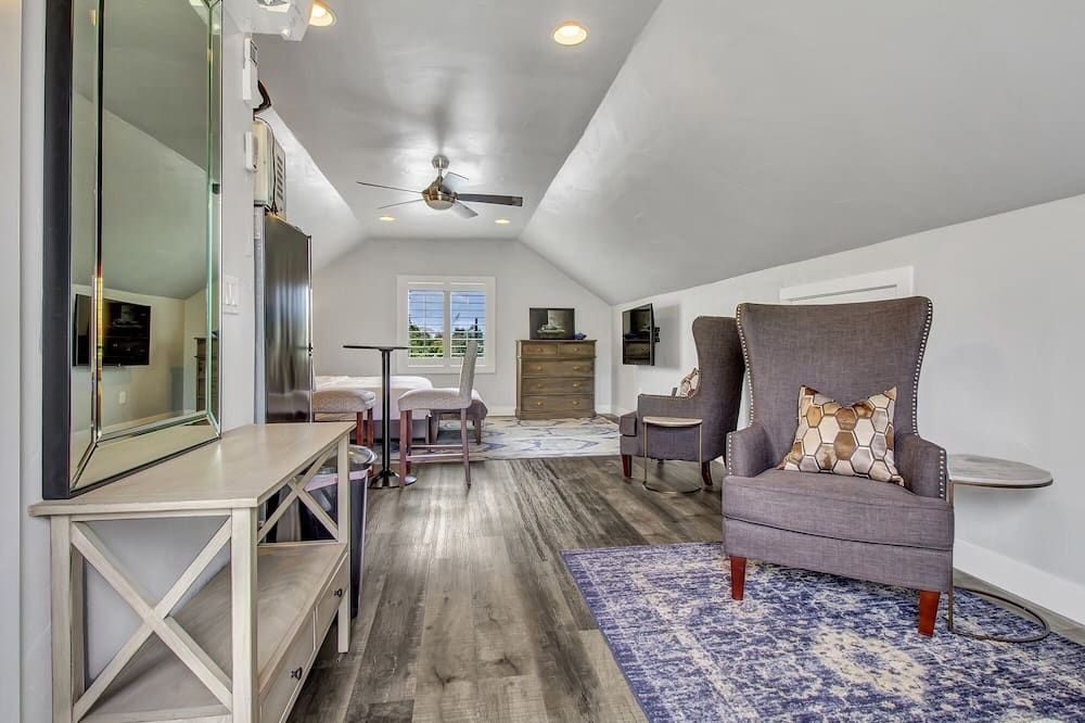 Cozy, classy, and convenient Sugarhouse Studio - סולט לייק סיטי - סלון