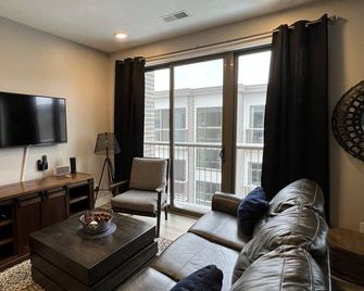Trendy Downtown Traverse City Condo - Traverse City - Living room