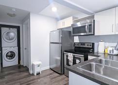 Über-clean, cozy, private suite - Stonebridge - Saskatoon - Küche