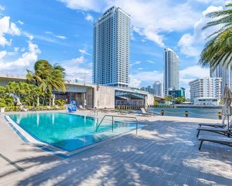 Beachwalk Resort Hallandale Ocean and Canal View Apartments 5 Min from the Beach - Hallandale Beach - Pool