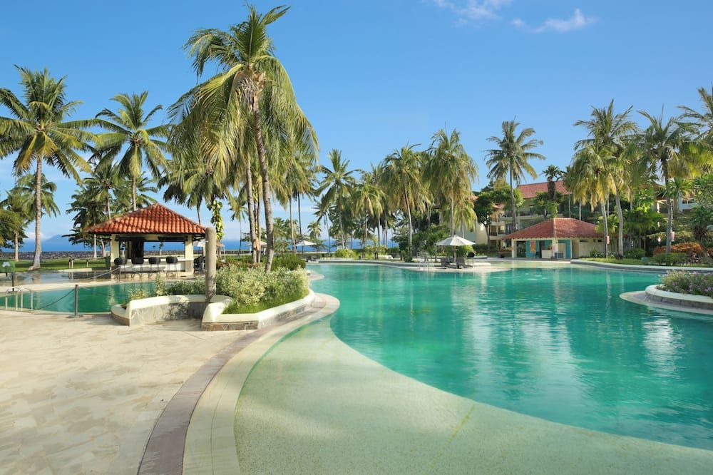 مانادو تاتيلي ريزورت آند كونفينشن - مانادو - حوض السباحة