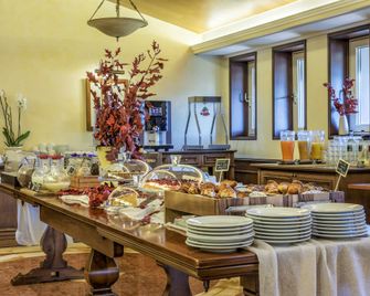 Mercure Petriolo Siena Terme Spa Hotel - Civitella Paganico - Buffet