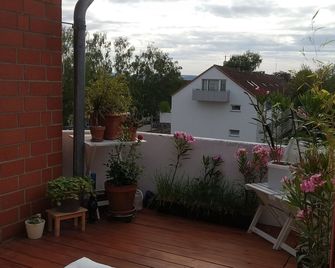 Sunny studio oasis - غوتينغين - شرفة