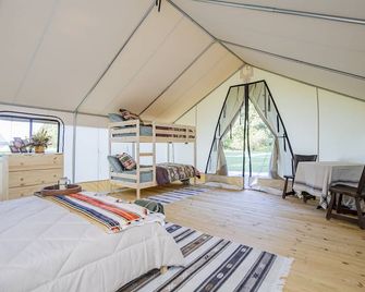 Starlit Nights during Natures Cozy Retreat - Cassville - Schlafzimmer