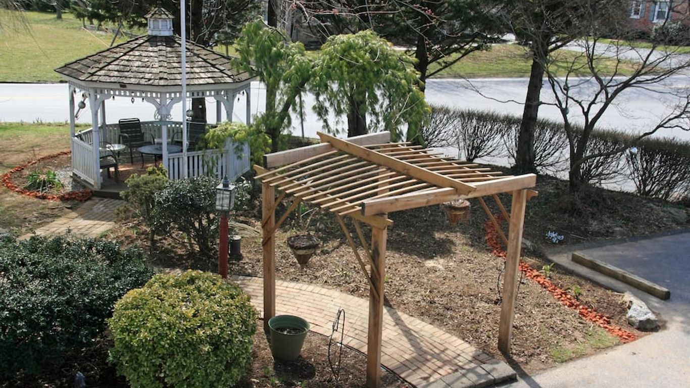 Carriage Corner Bed & Breakfast