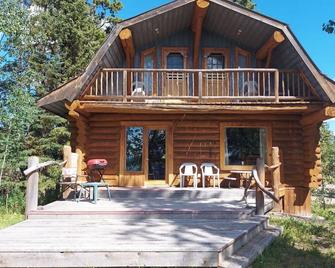 Escott Bay Resort - Anahim Lake - Patio