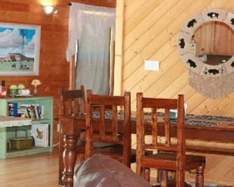 Beautiful log-sided cabin in scenic Chama, New Mexico - Chama - Dining room