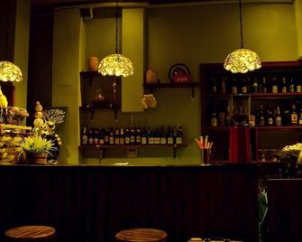 Qingdao Yuezhu Topic Hostel - צ'ינגדאו - בר