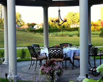 The Bruce Hotel - Stratford - Innenhof