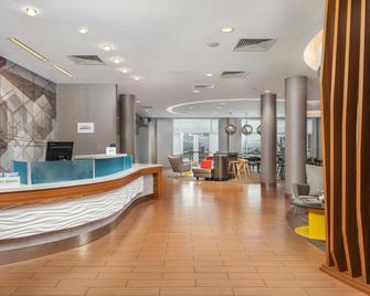 SpringHill Suites by Marriott Chattanooga Downtown/Cameron Harbor - שאטאנוגה - דלפק קבלה