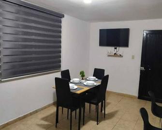 Depa Eco en planta baja, a 5 minutos del malecon y zona dorada - Mazatlán - Dining room
