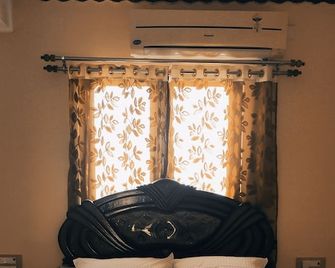 Estancia Tranquila: 1 Br/ 1 Wr+bath Tub - Pondicherry - Schlafzimmer