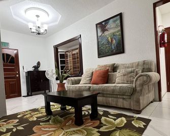 One South Place Hotel - Belize-stad - Huiskamer