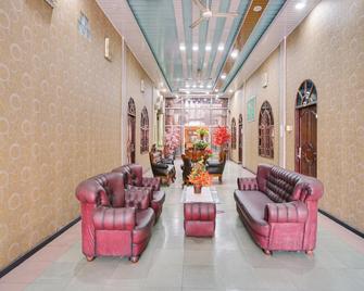 OYO 1140 Hotel Tresya Tanjung Balai - Tanjung Balai - Lobby