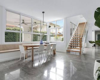 Rubus Residences, Berry - by Linnaeus Collection - Berry - Essbereich