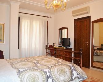 Hotel Palazzo Krataiis - Scilla - Bedroom