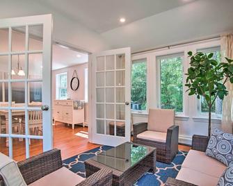 Remodeled East Falmouth Home - Close to Beaches! - East Falmouth - Living room