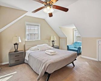 Fresh | 4 bedroom | Luxury | Center | Sunny - Falls Church - Bedroom