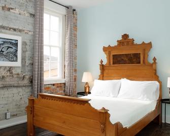 Bischoff Inn - Former 1870 Furniture Factory Now 5 Room Boutique Hotel - Tamaqua - Slaapkamer