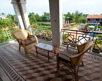 Bambu Hotel - Khett Batdambang - Balkon