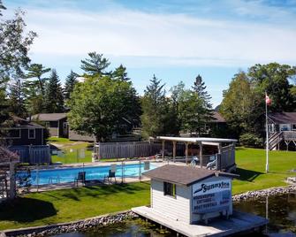 Sunnylea Resort - Port Severn - Pool