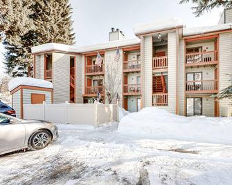 Lakeview 11 - McCall - Building