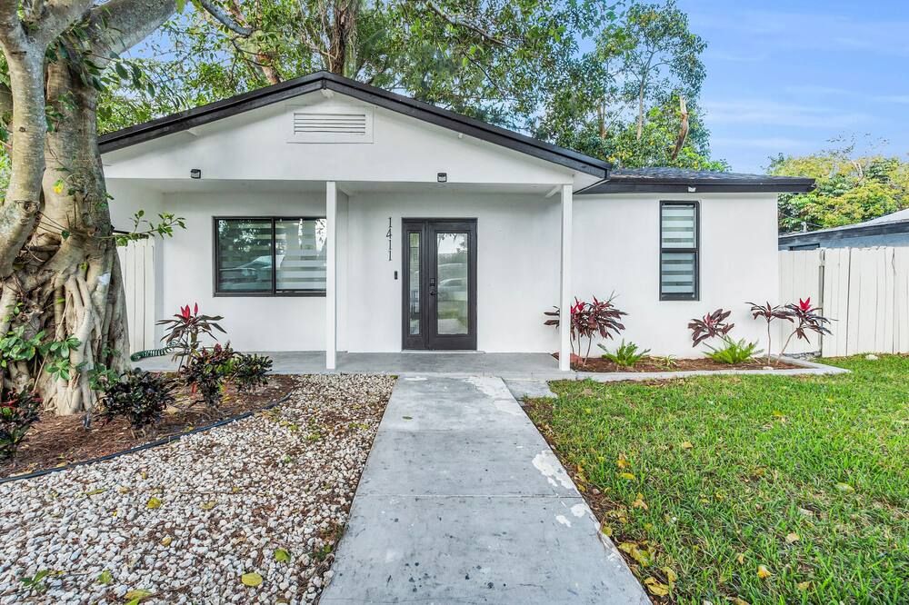 Modern Home with large private yard - Next to downtown & beach & airport - Pet friendly - Fort Lauderdale - Edificio