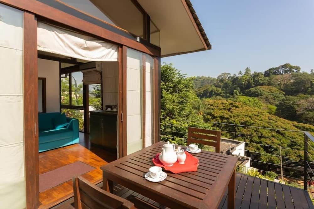 هوتل يو - كاندي - شرفة