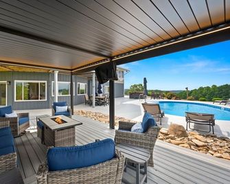 Smaland Falls | Foothills Home with Pool, Hot Tub, Sauna, Waterfall & Walking Trails - Columbus - Balcony