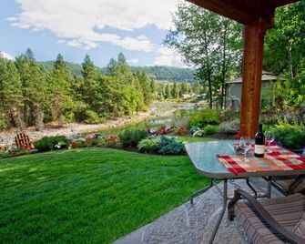 The Black Bear Suite on the River - Haus Hanika Bed and Breakfast STR#000959 - Leavenworth - Patio
